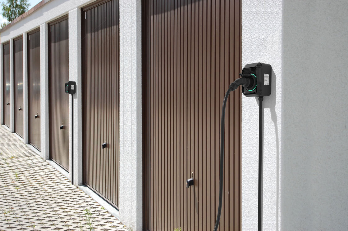 220 - 240V Wall Mounted EV Charger Overload Protection With IP55 Rating